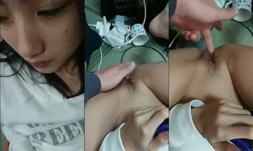 be-nu-sinh-em-cu-nam-choi-game-con-de-anh-moc-ben-duoi-cho-em-suong