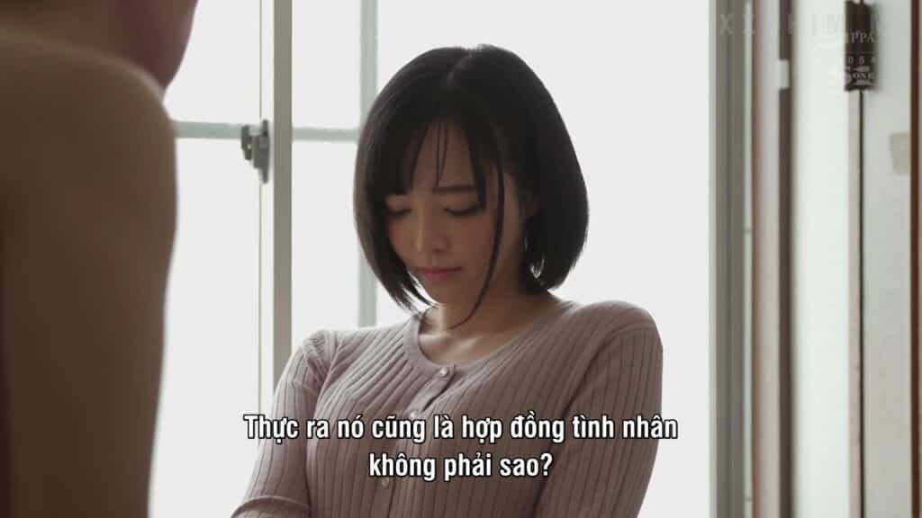 co-ban-gai-xinh-dep-ngu-voi-chu-nha-tra-no-cho-ban-trai